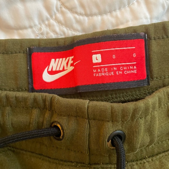 Nike Joggers | Black Rose Collection Tech Fleece - Picture 3 of 3